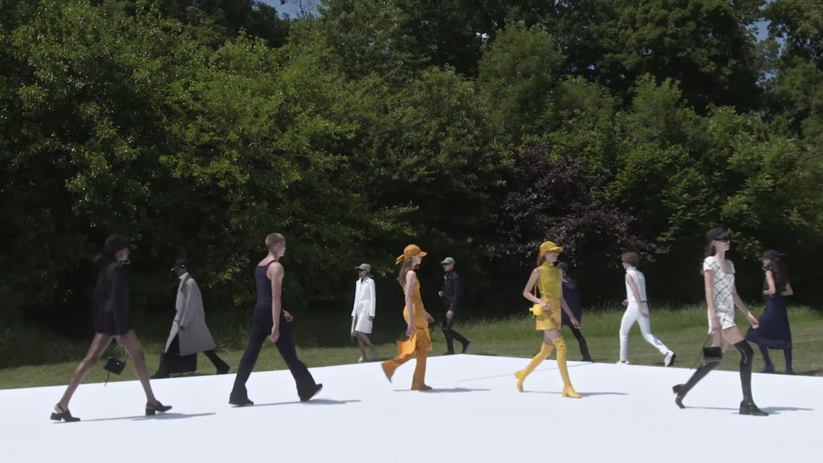 Courrèges Spring 2022 Revives Mod Dressing for the New Age