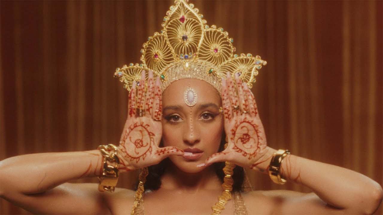 Raveena Aurora: The Rising Star on the Tip of Everyone's Tongue